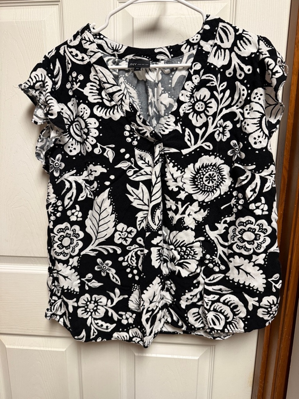NY Collection Black & White Floral Flutter-Sleeve Blouse